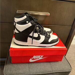 Nike Men's Black and White High-Top Sneakers